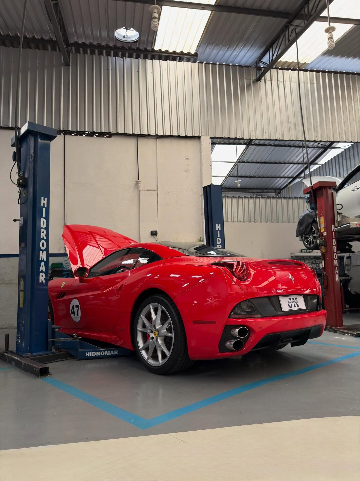 Manutenção preventiva em Ferrari na JK Transmissão